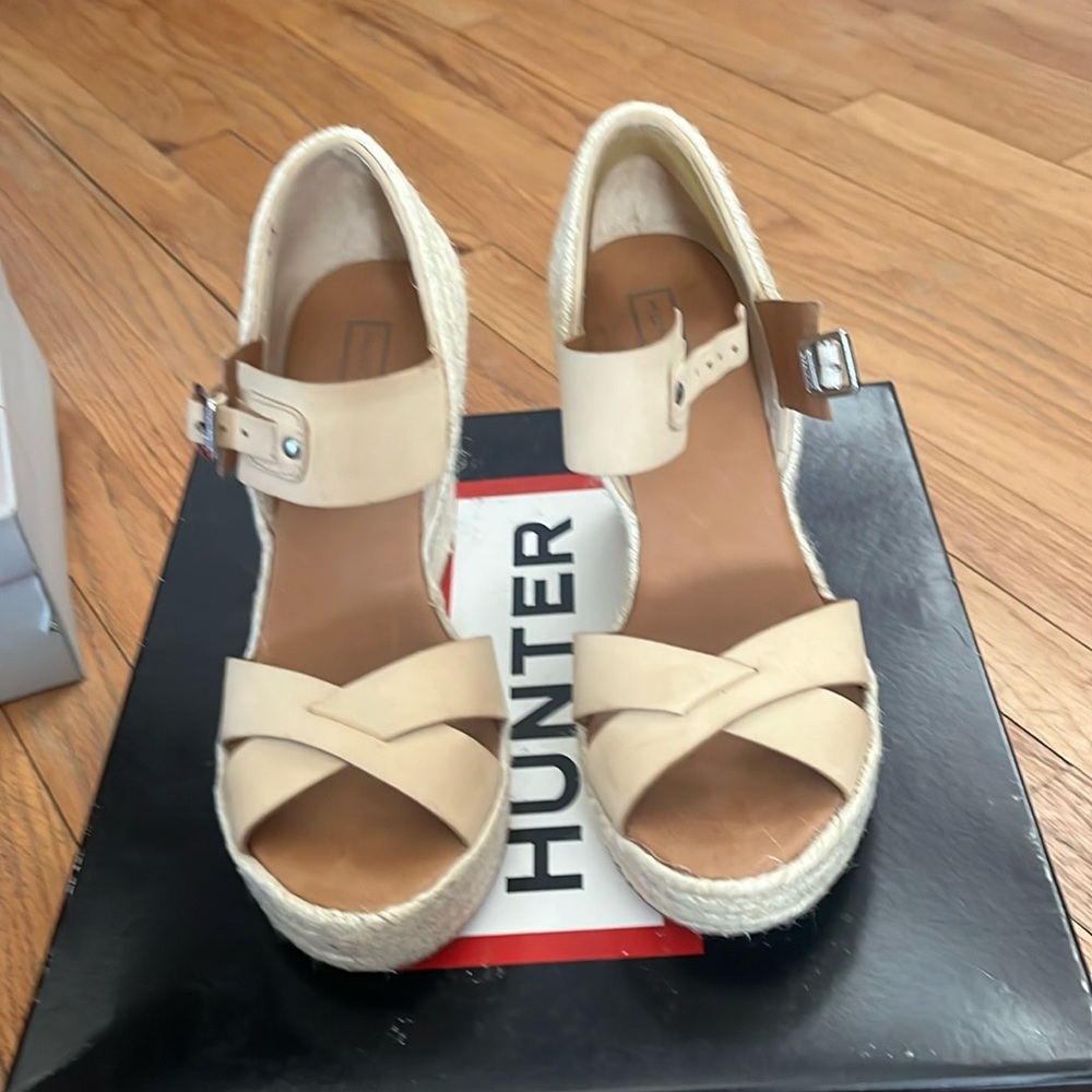 Hunter, leather sandals, worn a few times, excellent condition, natural color